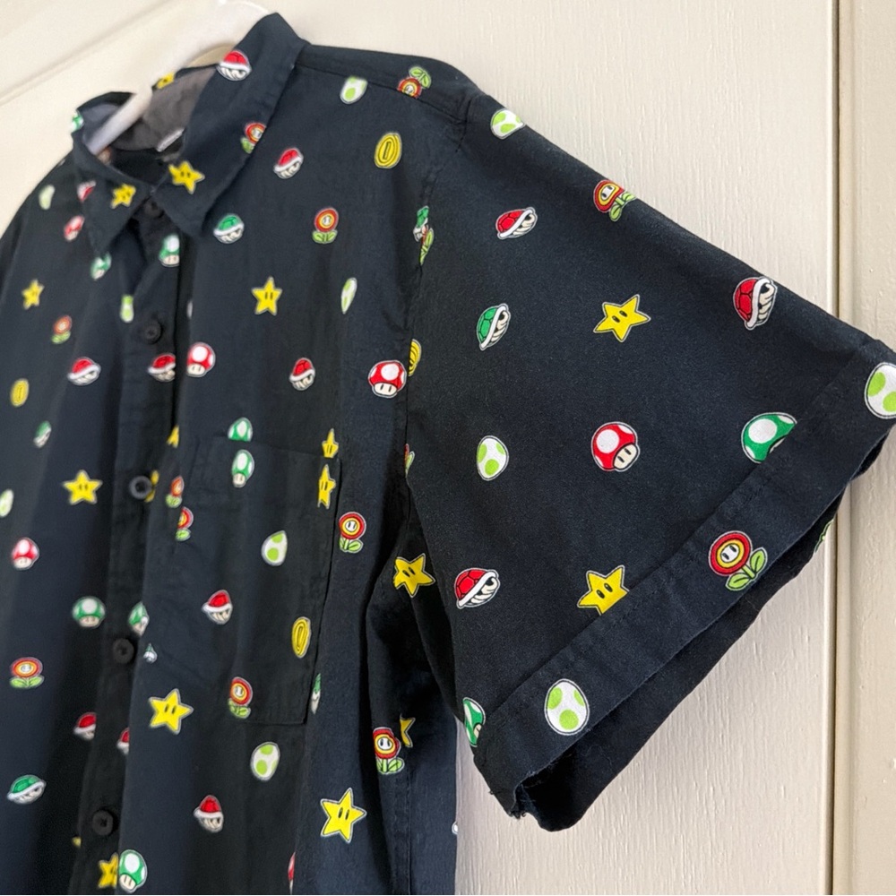 2018 Nintendo Super Mario Bros Black Button Up Shirt L Mushrooms Stars Shells - Picture 2 of 10